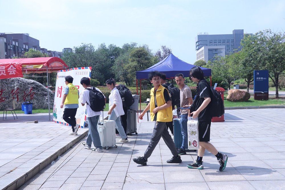 同题参见为确保新生顺利报到